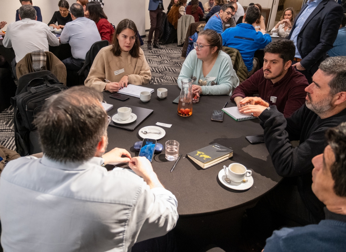 El CIT-UAI participó en jornadas clave en Magallanes para impulsar el desarrollo del Hidrógeno Verde, junto a más de 20 organizaciones del mundo académico, público y privado.