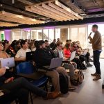 Javier Vergara, fundador y director ejecutivo de Ciudad Emergente en la primera clase de HackLab 2026.
